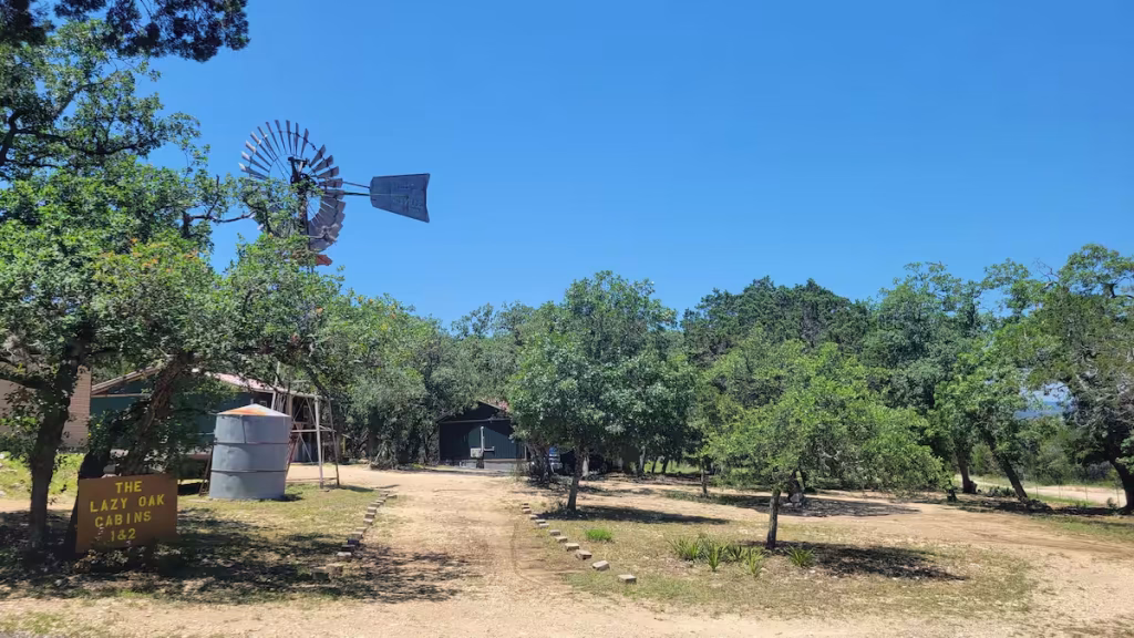 Lazy Oaks Cabins 1