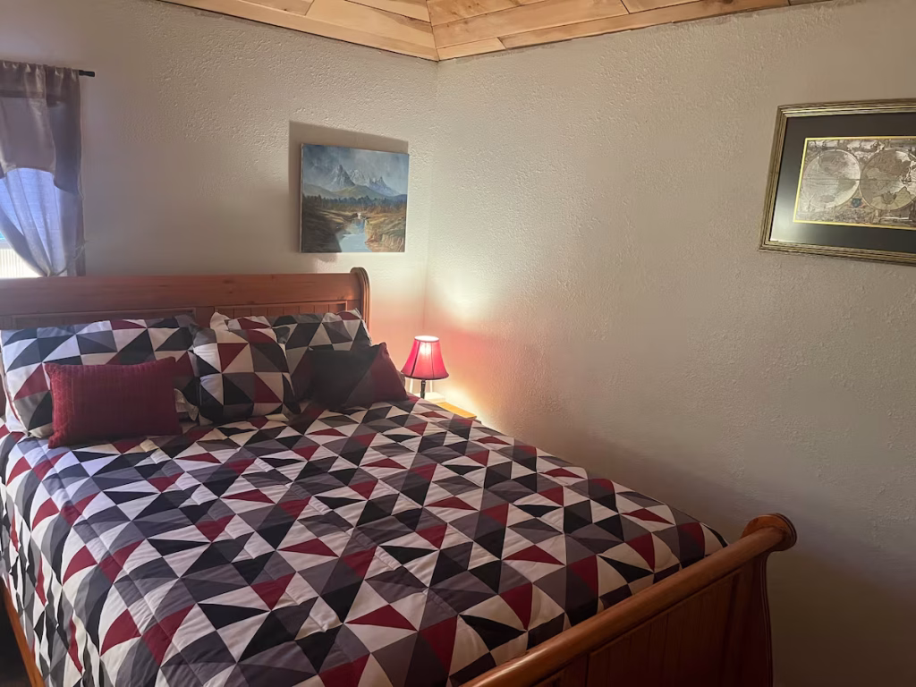 Circle Bunkhouse cabin A Uvalde