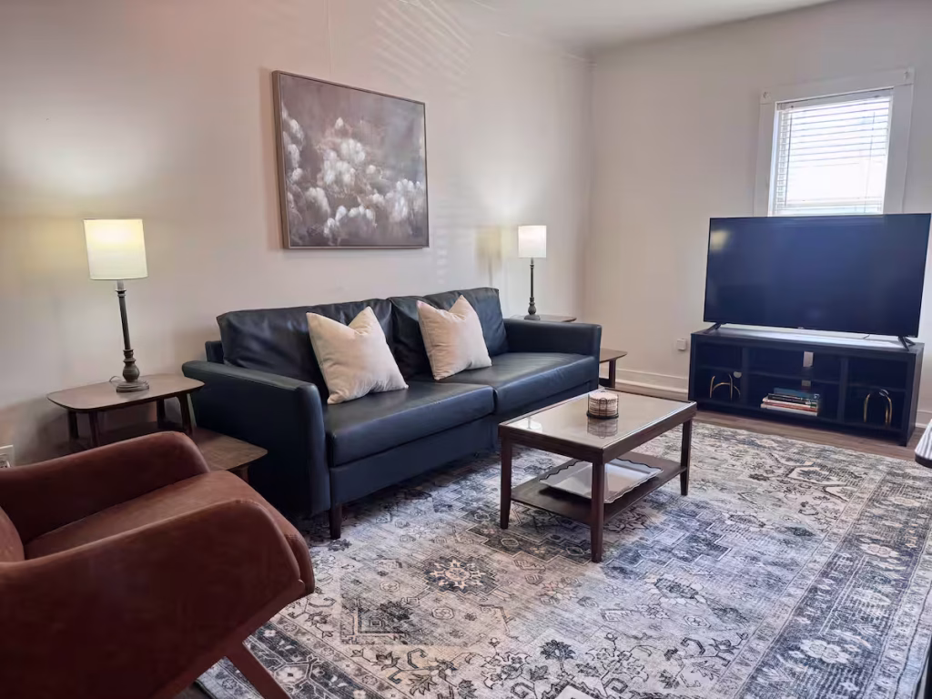 The Cozy Corner on Leona Uvalde